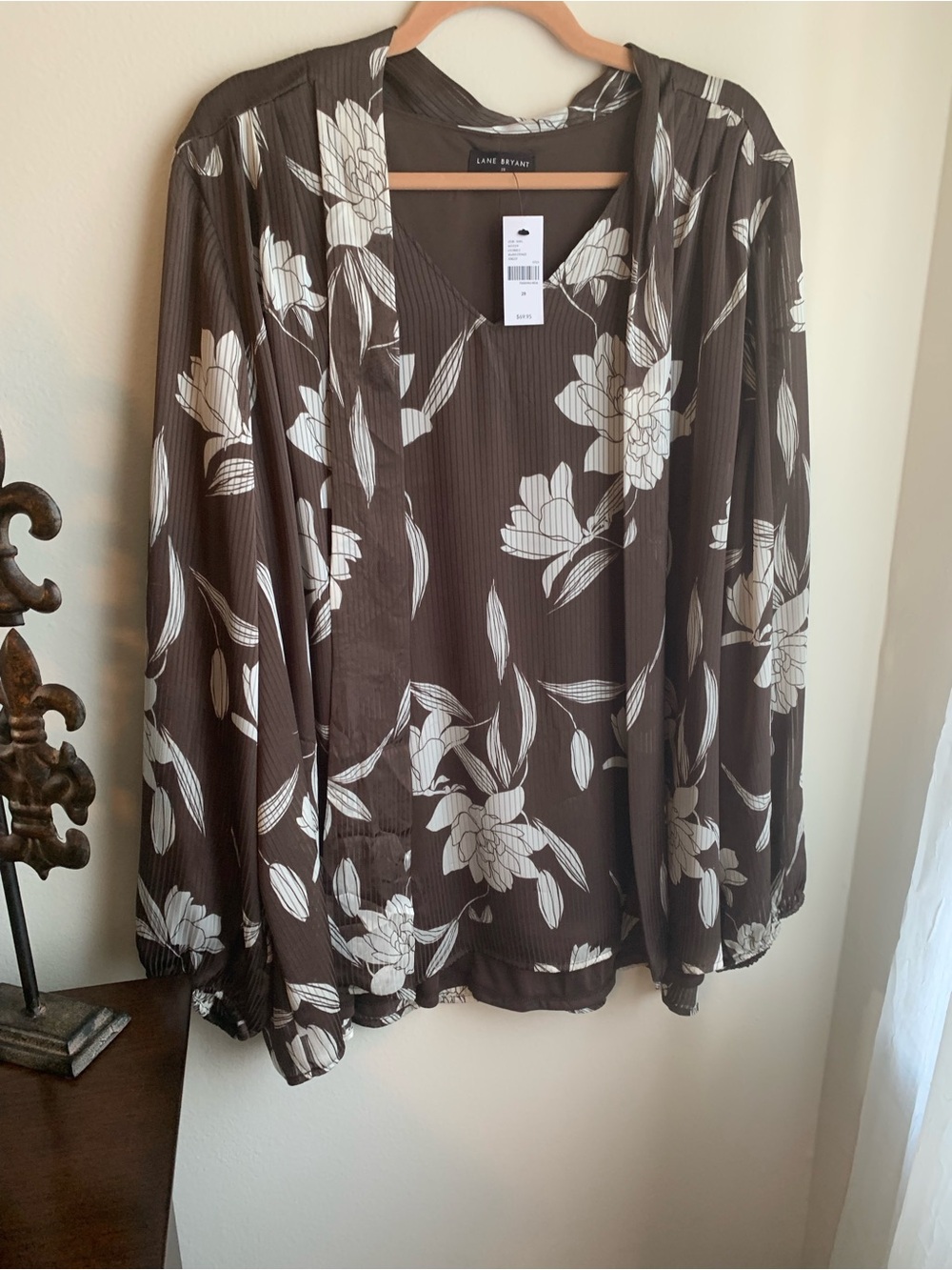 NWT-LANE BRYANT LONG SLEEVED BOW TIE BROWN AND WHITE TOP